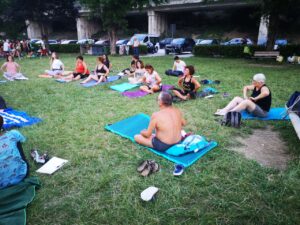 Yoga e scrittura sul lago